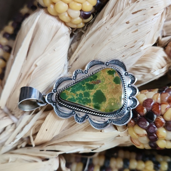 Incredible Native American Navajo Royston Turquoise & Sterling Pendant 💚🎁🤎 - Picture 2 of 11